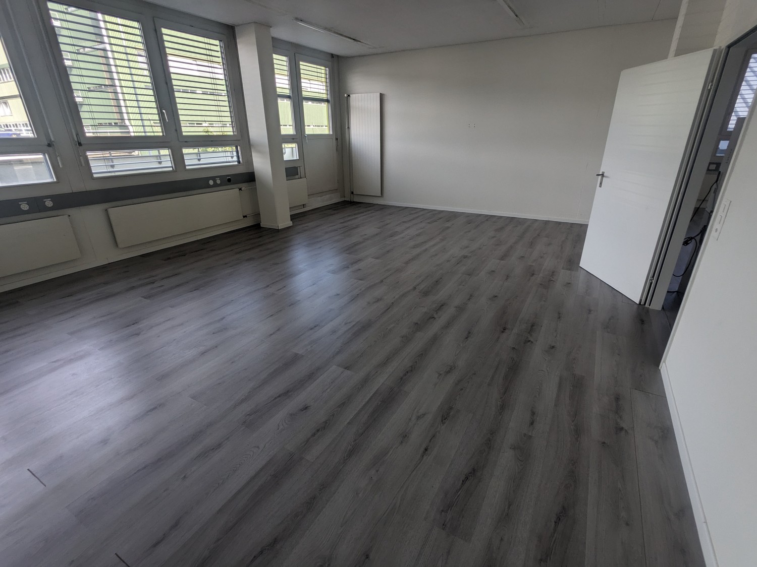 100m² office