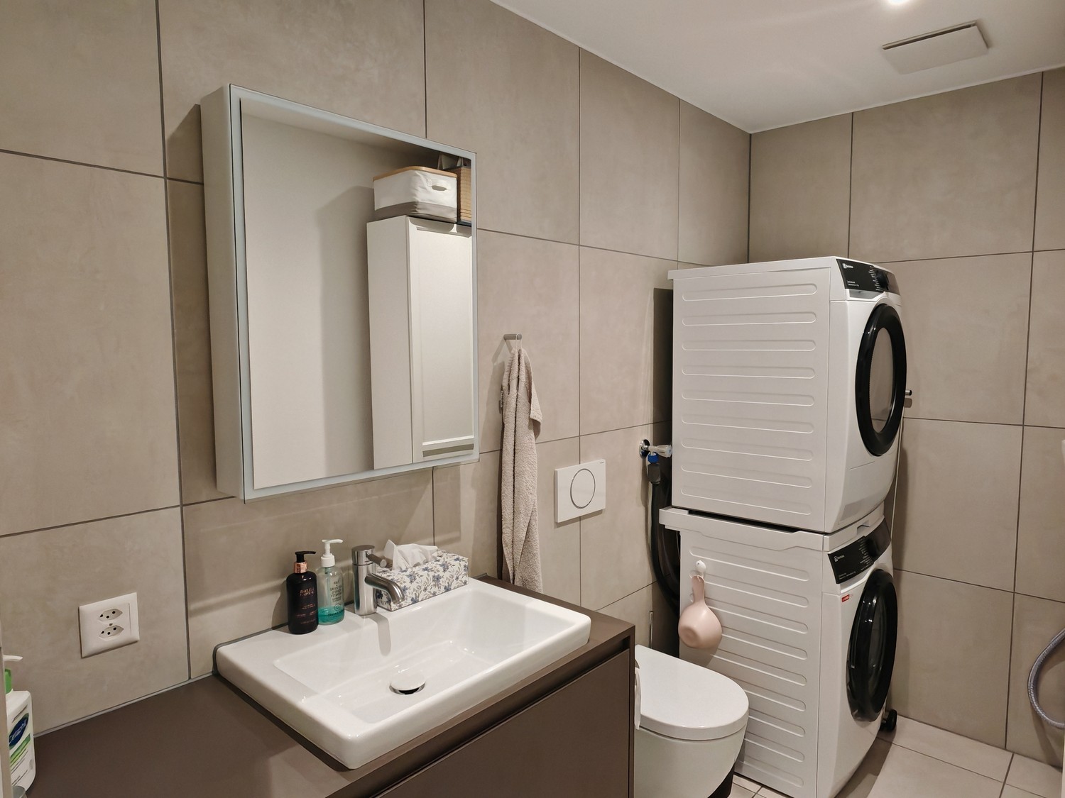 5 rooms apartment