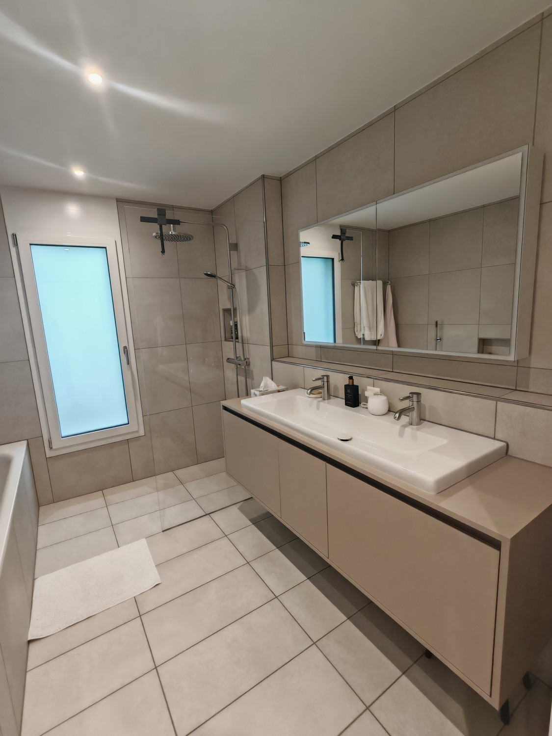5 rooms apartment
