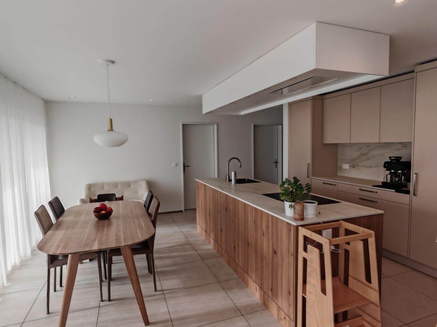 5 rooms apartment