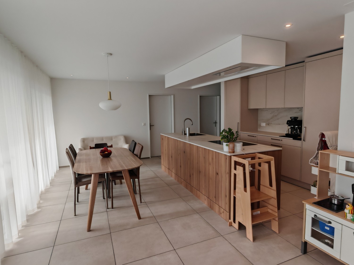 5 rooms apartment