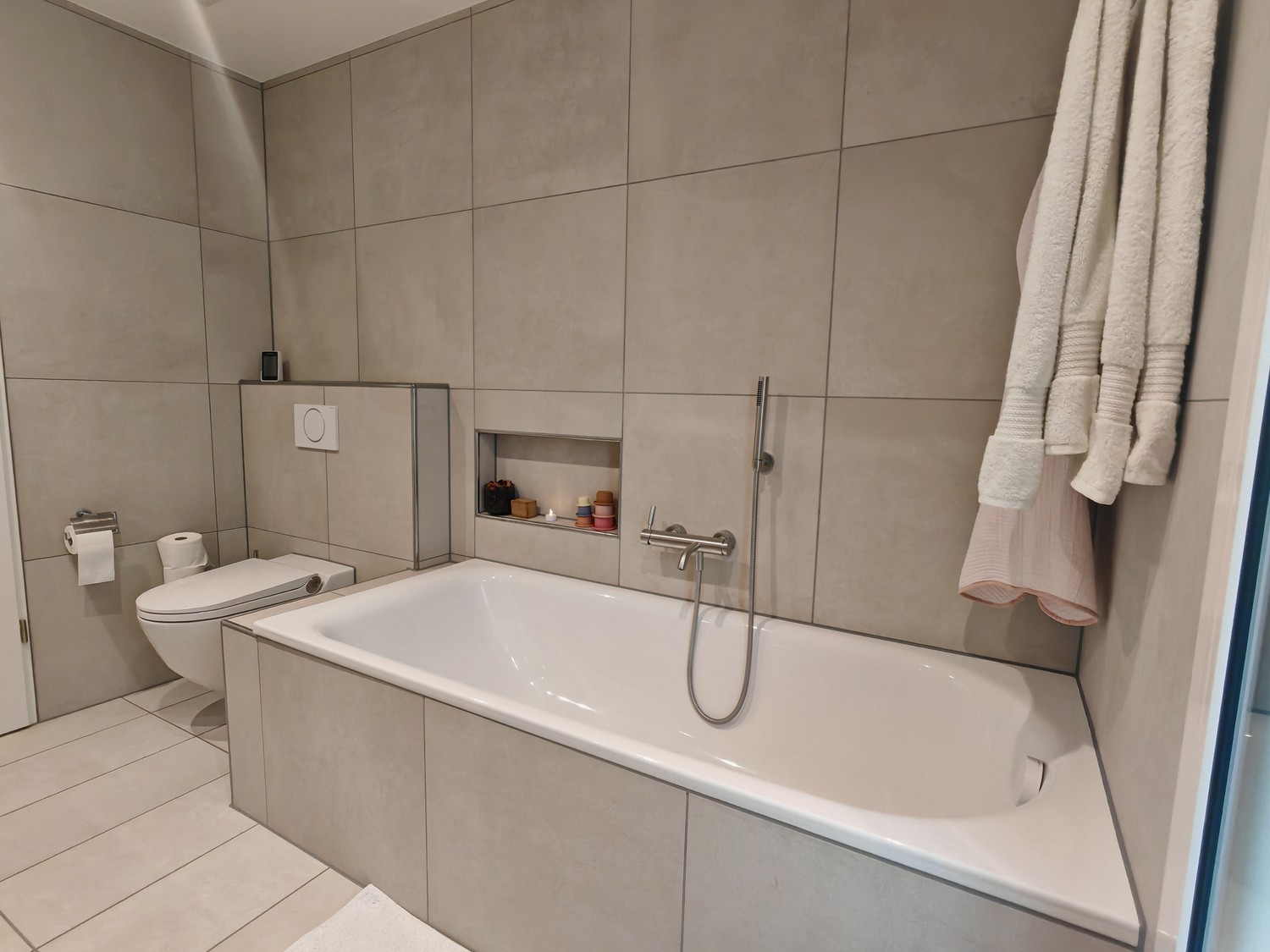 5 rooms apartment