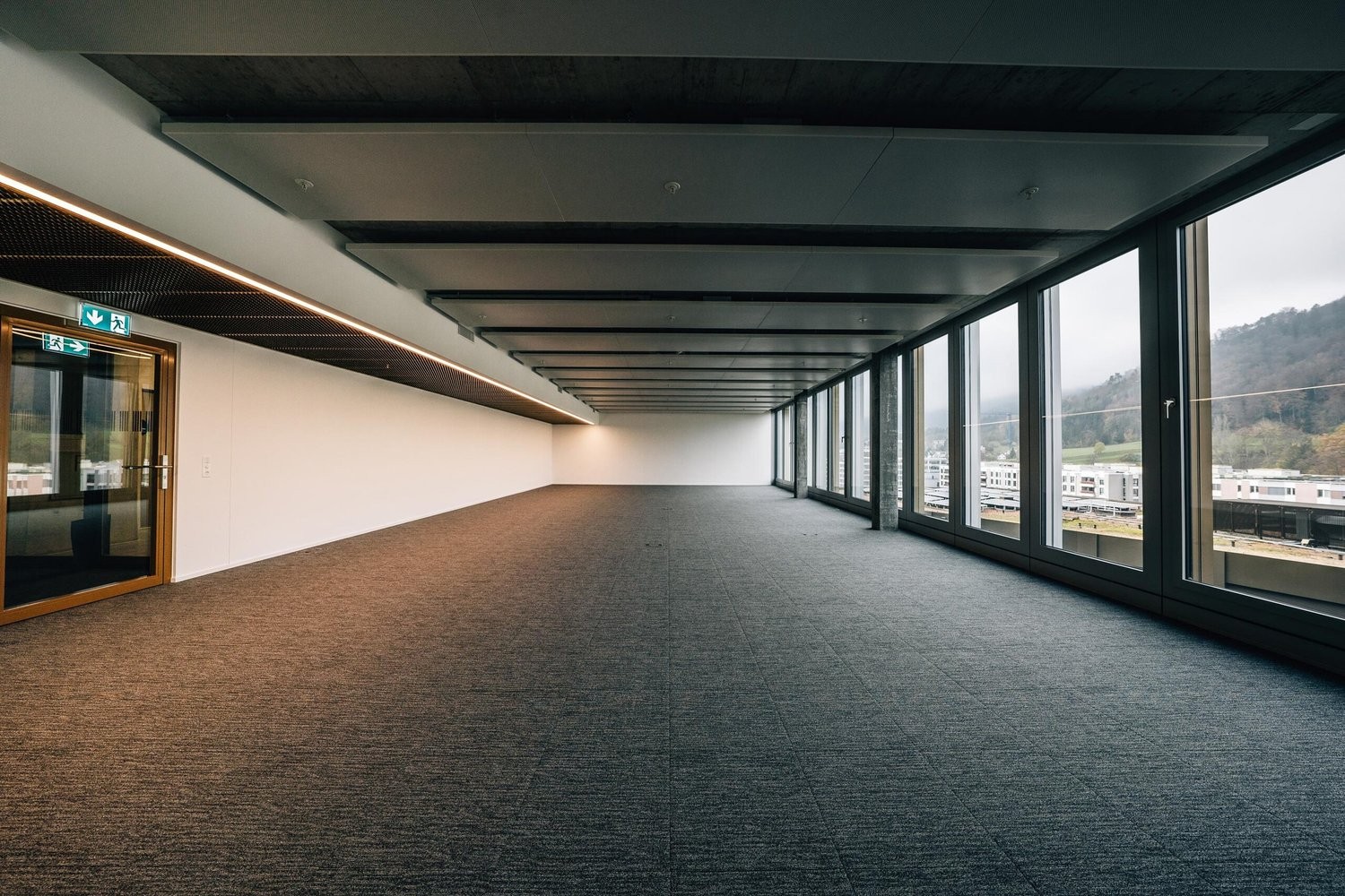 245m² office, photo 2 of 5