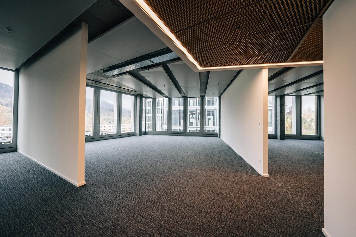 245m² office, photo 3 of 5