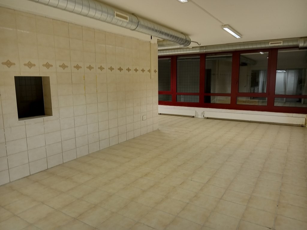 245m² office

Available immediately, spacious commercial premises of approximately 245 m2, ideal for artisanal activity, storage, a workshop or various professional activities. 

**Highlights**

  * Generous and modular surface 

  * Easy access 

  * Practical location in Lausanne 

  * Immediate a