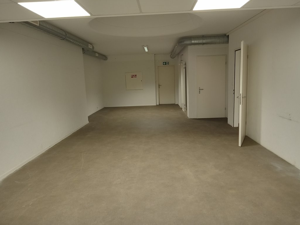 245m² office

Available immediately, spacious commercial premises of approximately 245 m2, ideal for artisanal activity, storage, a workshop or various professional activities. 

**Highlights**

  * Generous and modular surface 

  * Easy access 

  * Practical location in Lausanne 

  * Immediate a