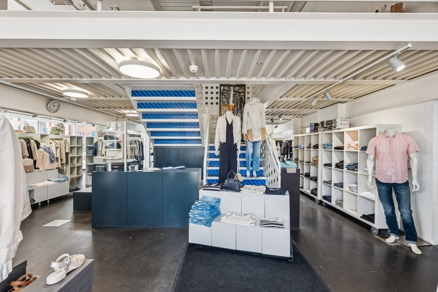 279m² shop, photo 6 of 9