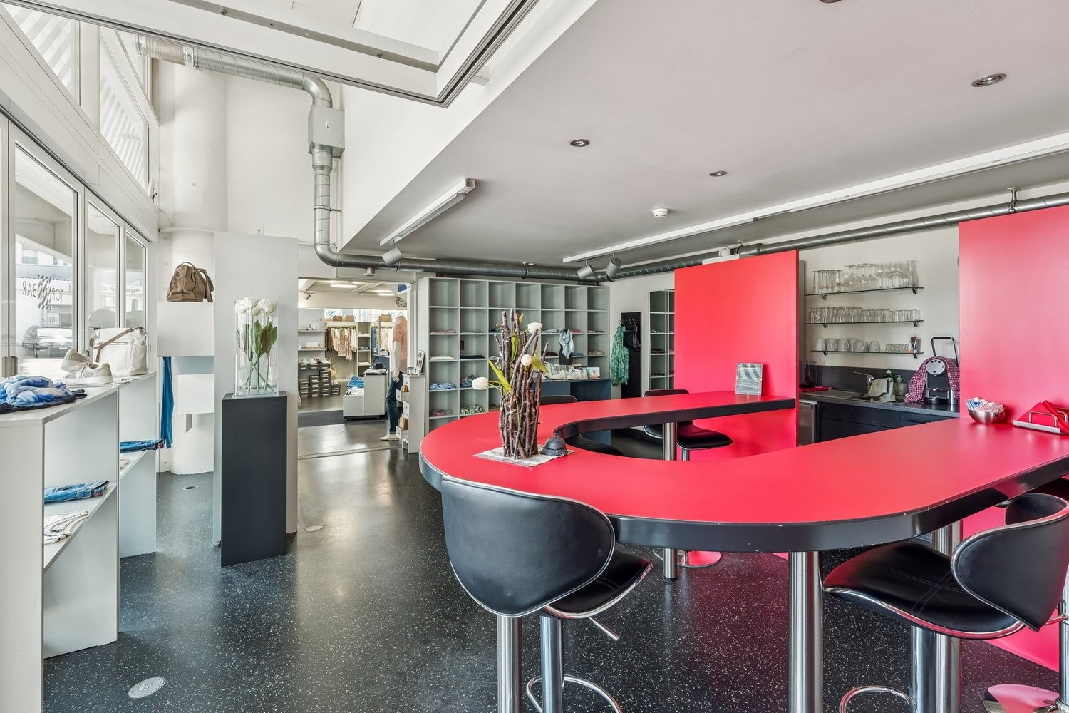 279m² shop, photo 9 of 9