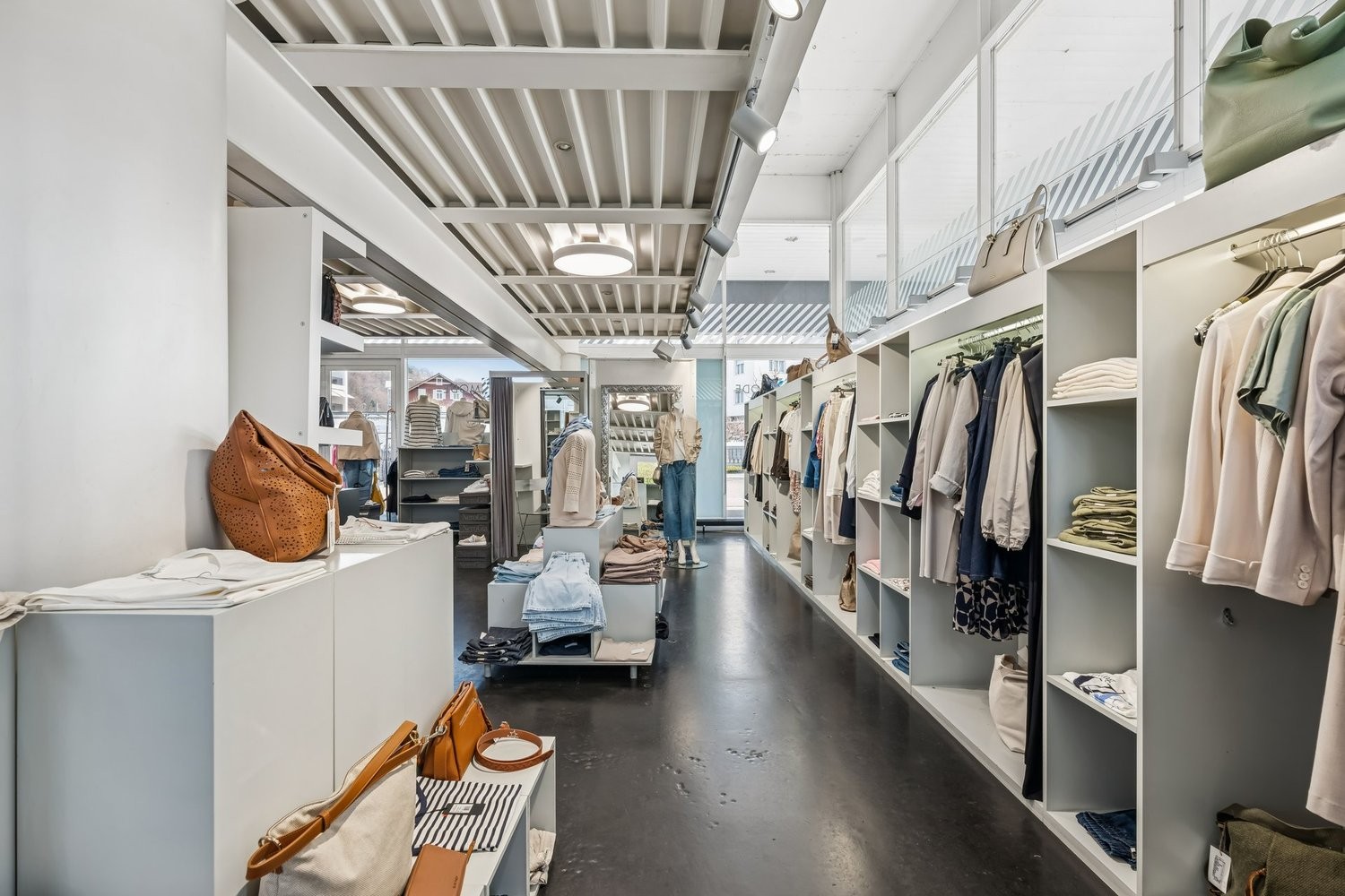 279m² shop, photo 4 of 9