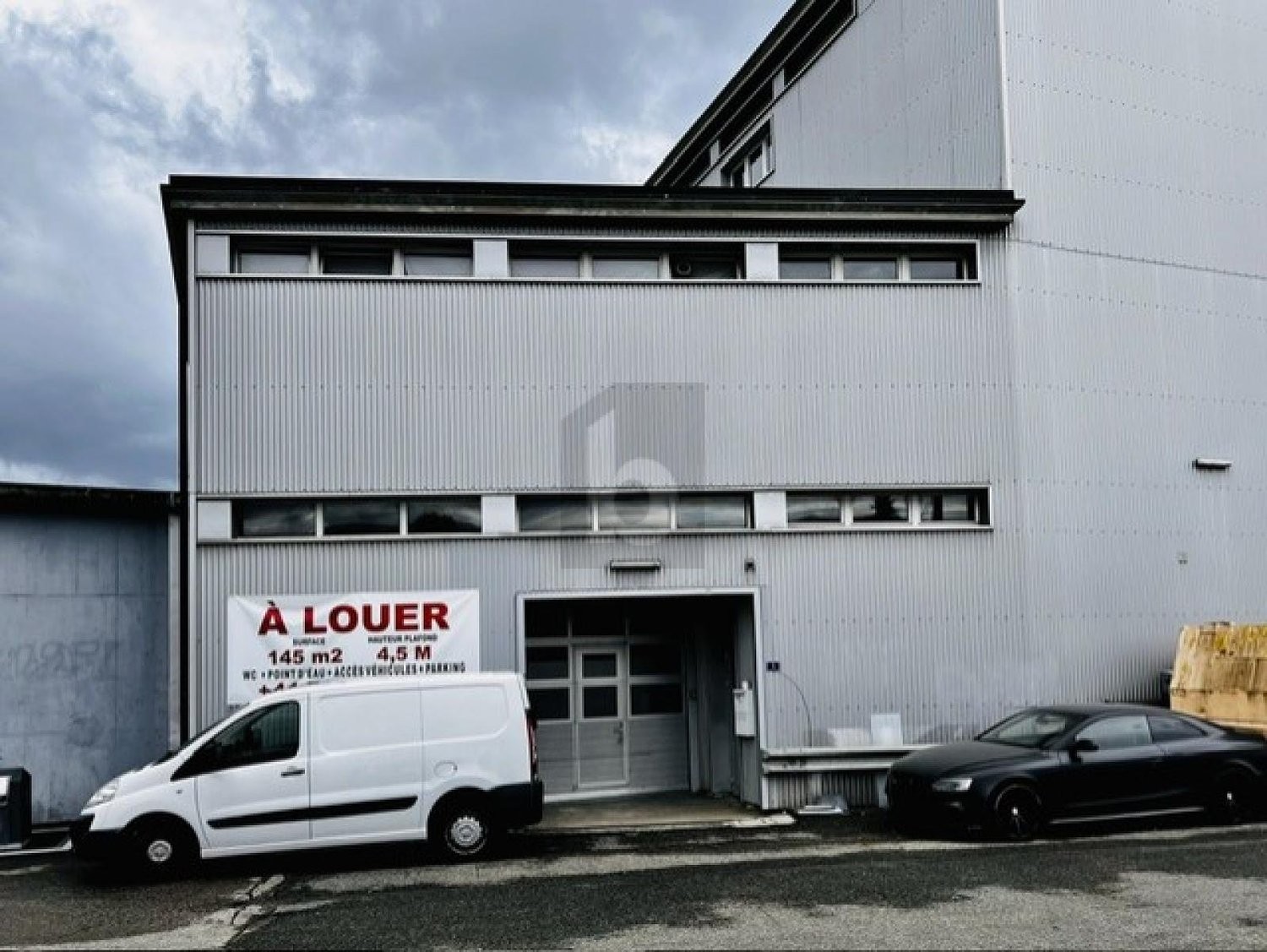 145m² storage room