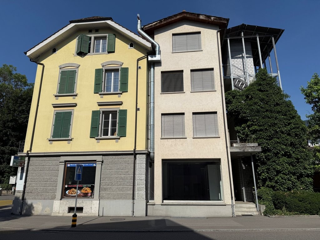 76m² shop