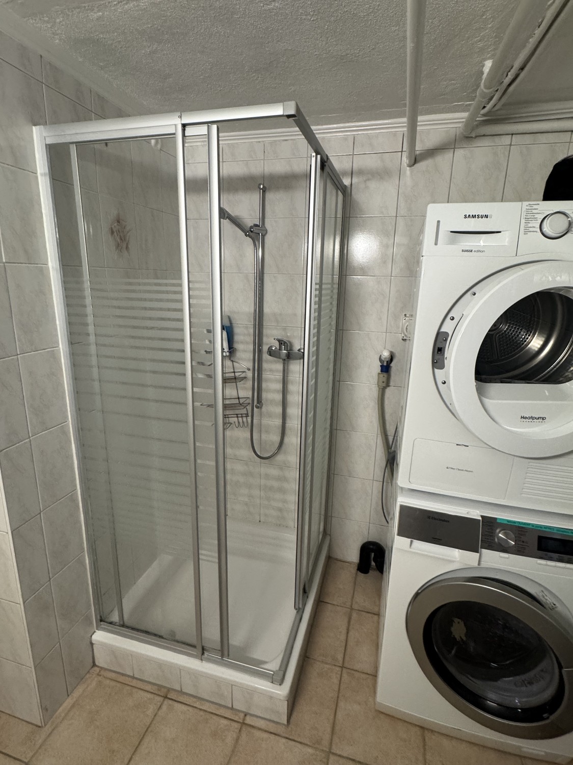 Chambre dans une colocation

Cette chambre est parfaite pour un étudiant ! Toutes les charges sont incluses. Elle est libre pour le 1 September . Non-fumeurs. Entièrement meublée.