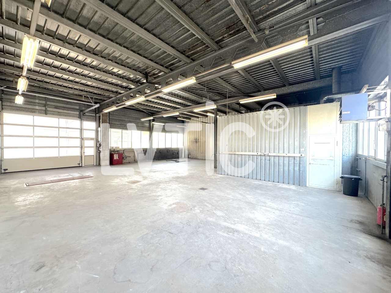 725m² oggetto industriale