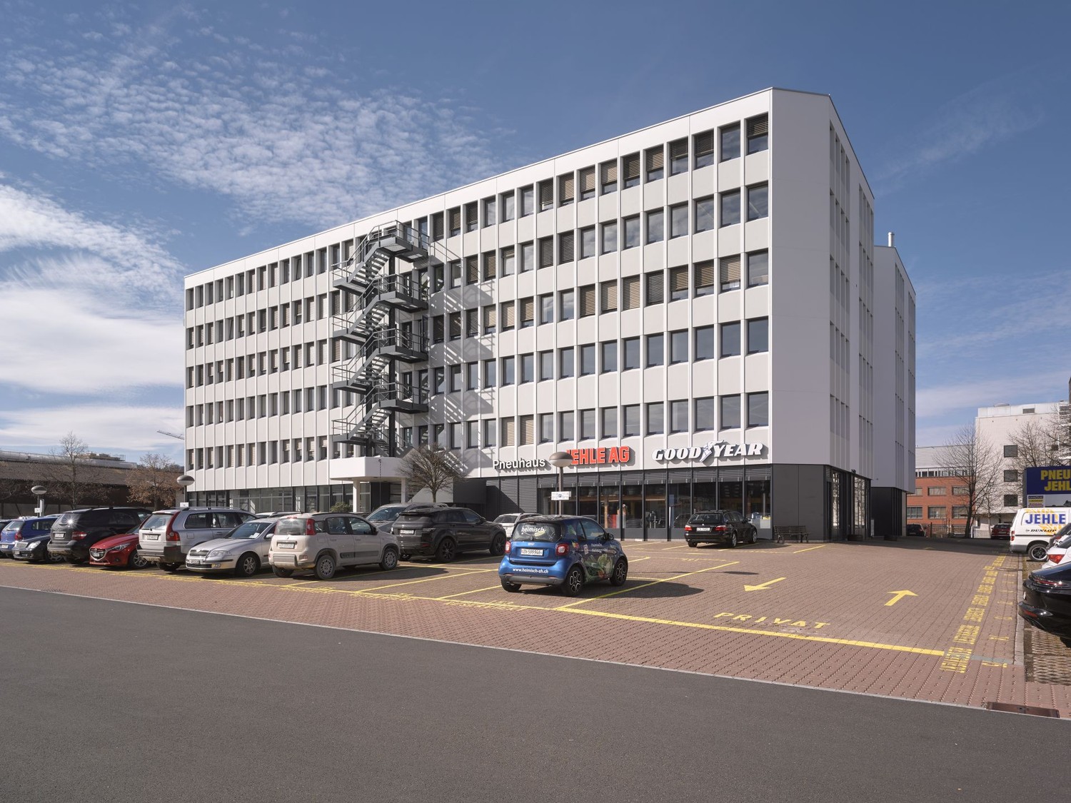 332m² office, photo 1 of 6