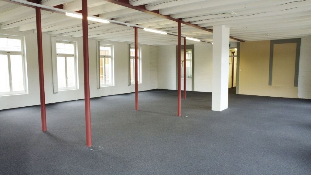 254m² office
