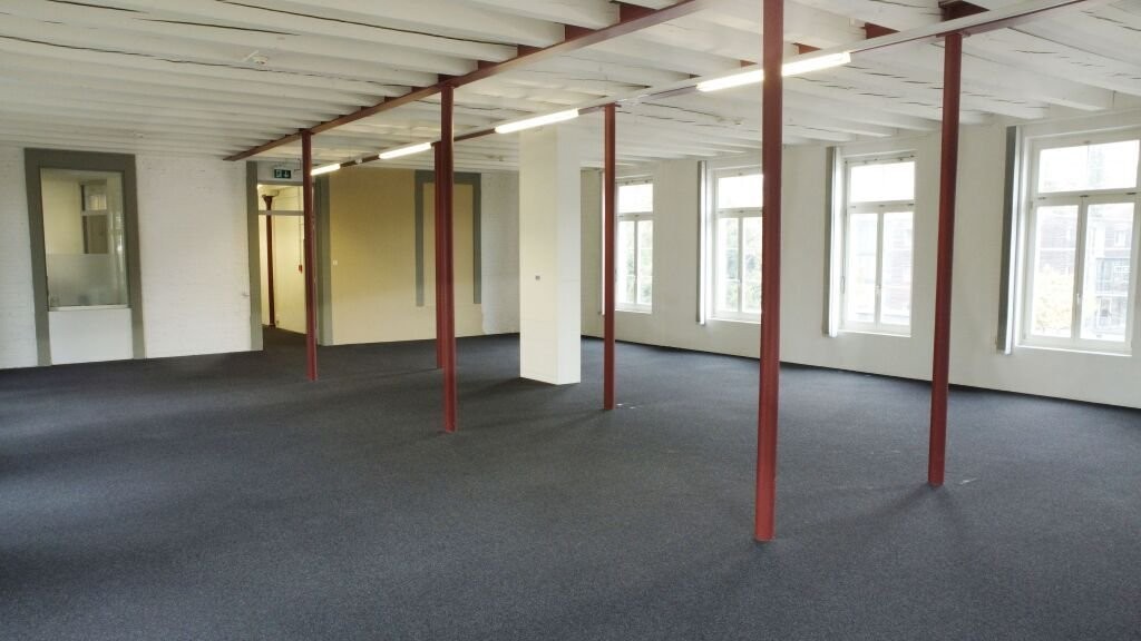 254m² office