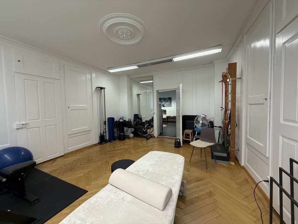 120m² office