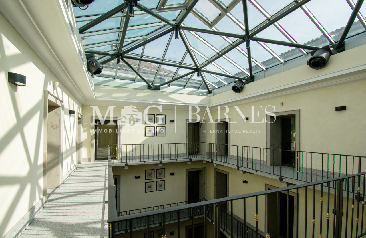 578m² office