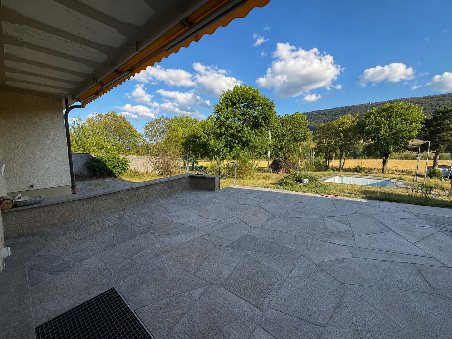 14 rooms villa, photo 2 of 10