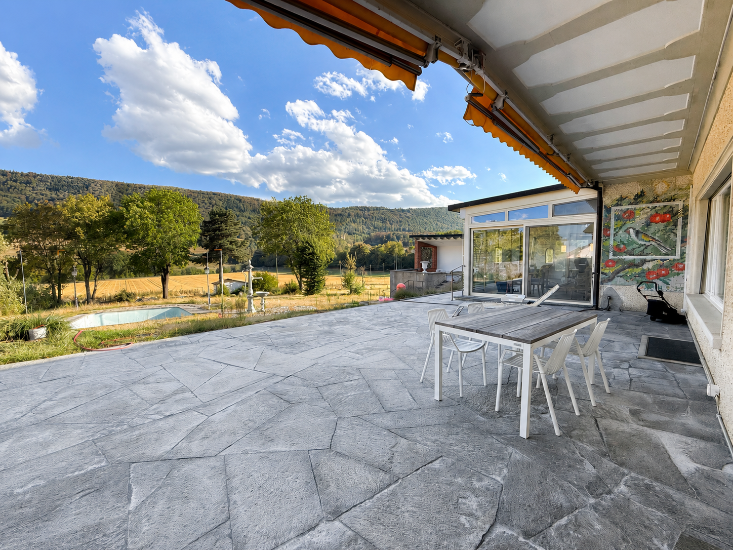 14 rooms villa, photo 1 of 10