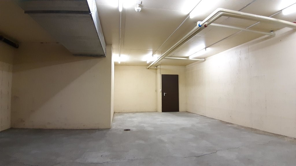 47m² storage room