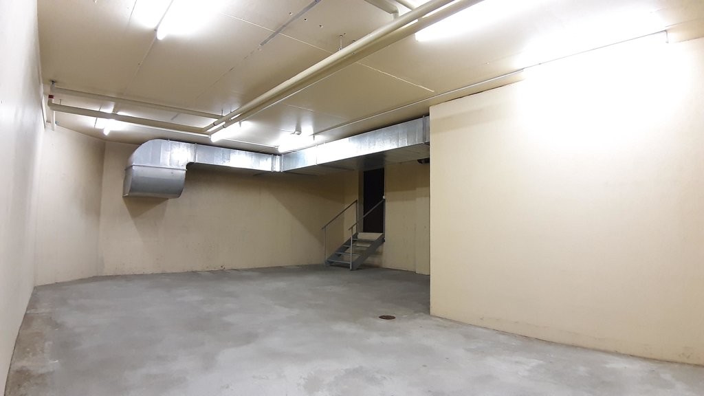 47m² storage room