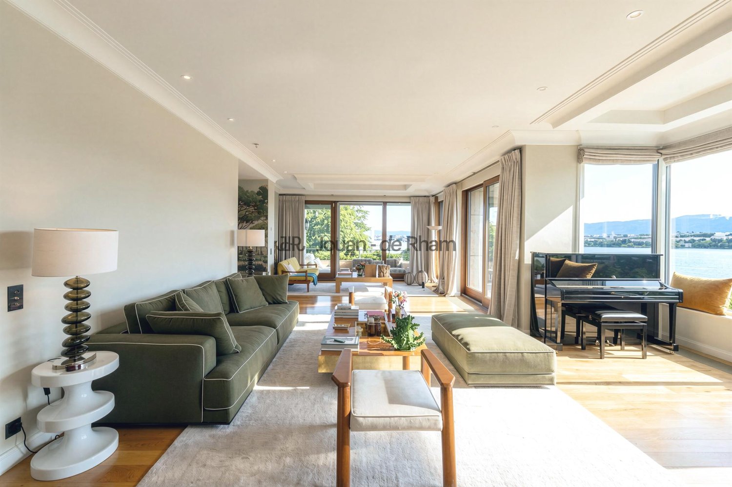 8 rooms apartment