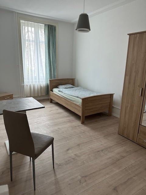 1 room single room, photo 1 of 3