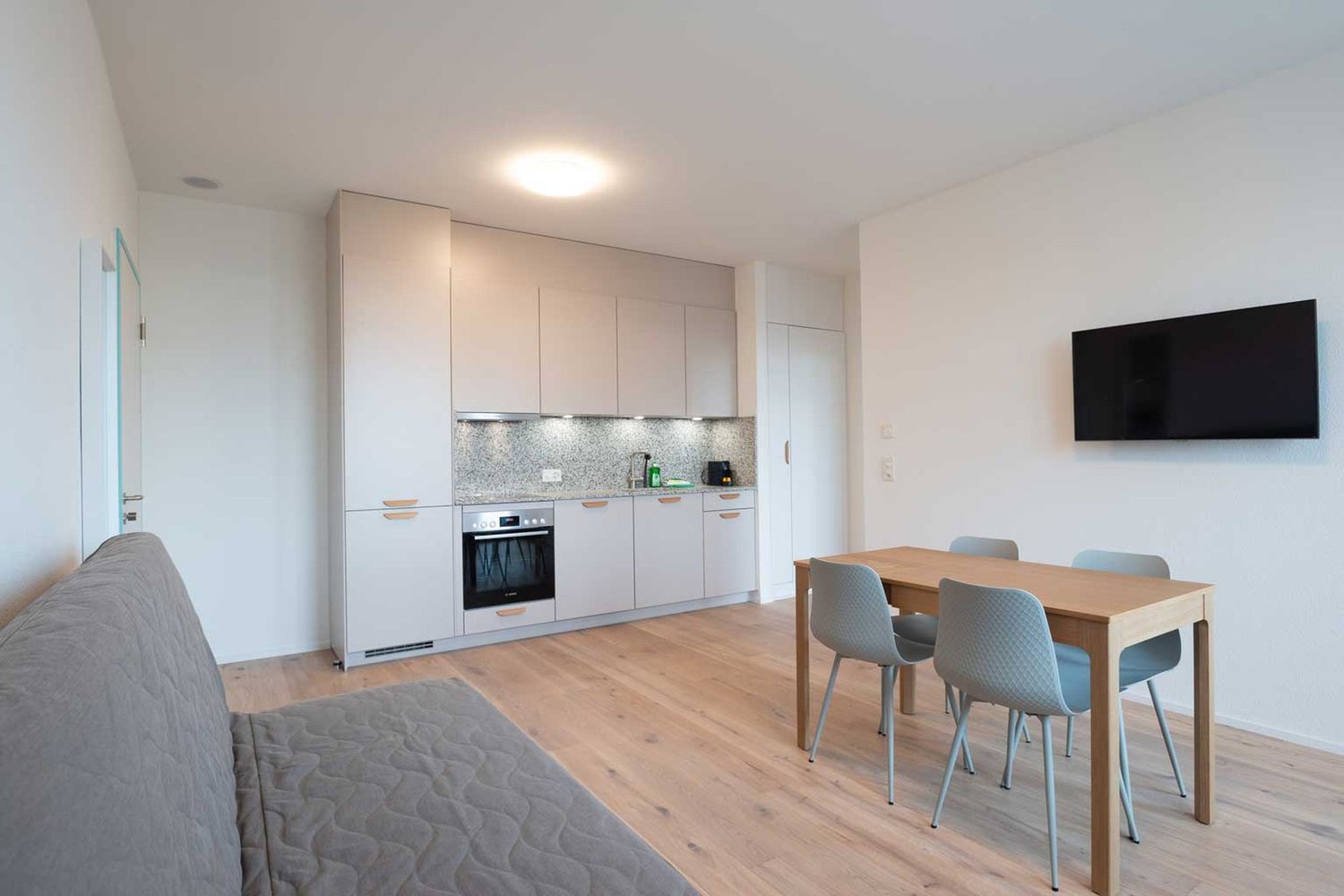 2 rooms furnished flat, photo 2 of 10