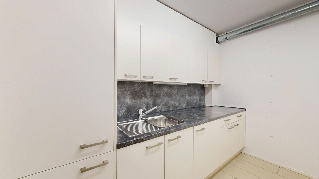 99m² commercial