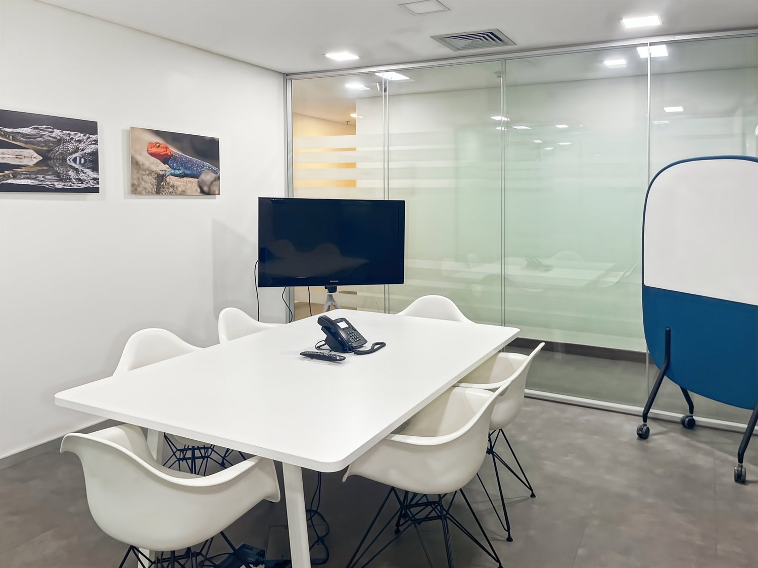 225m² office