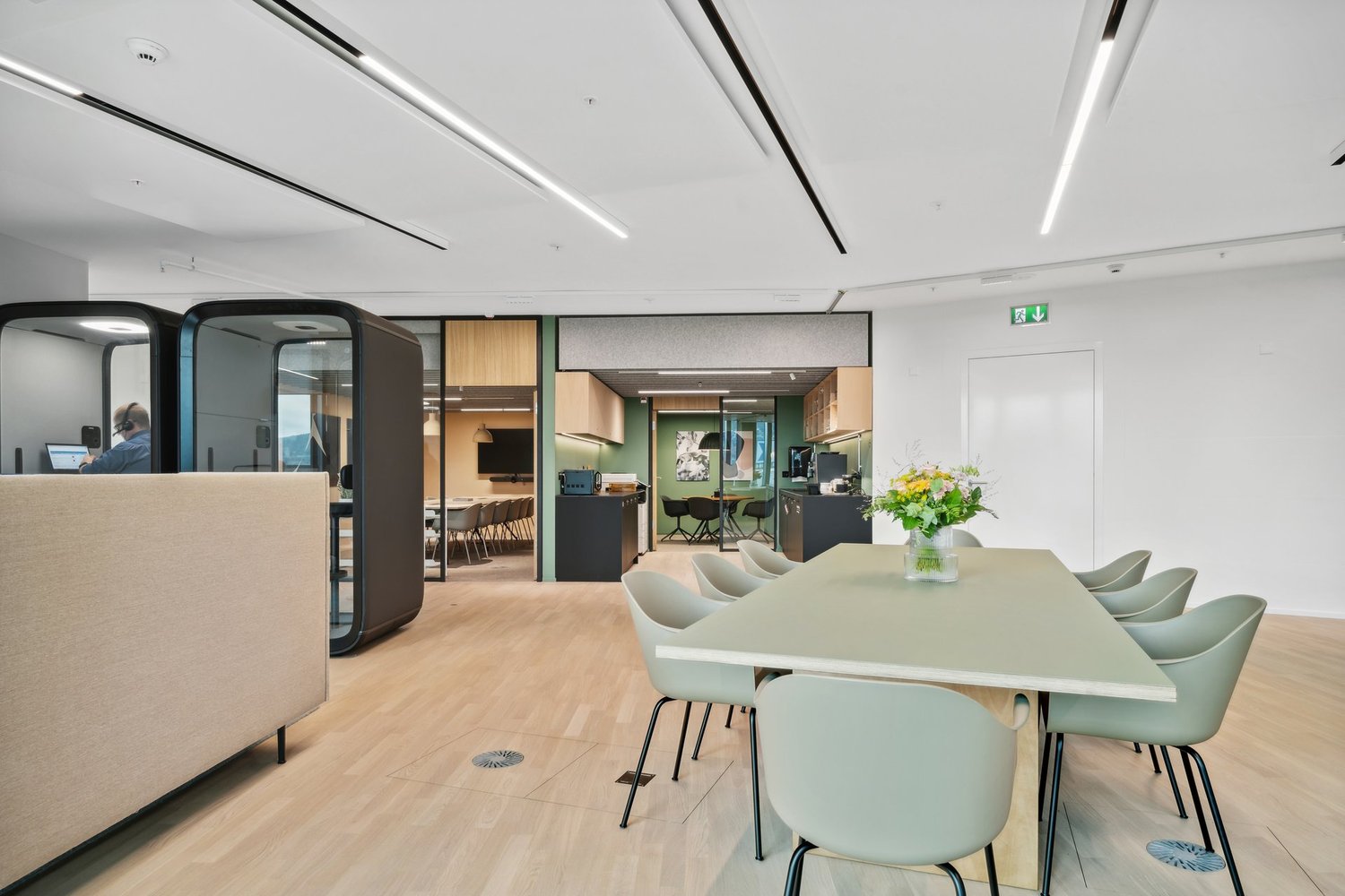 100m² office, photo 1 of 10