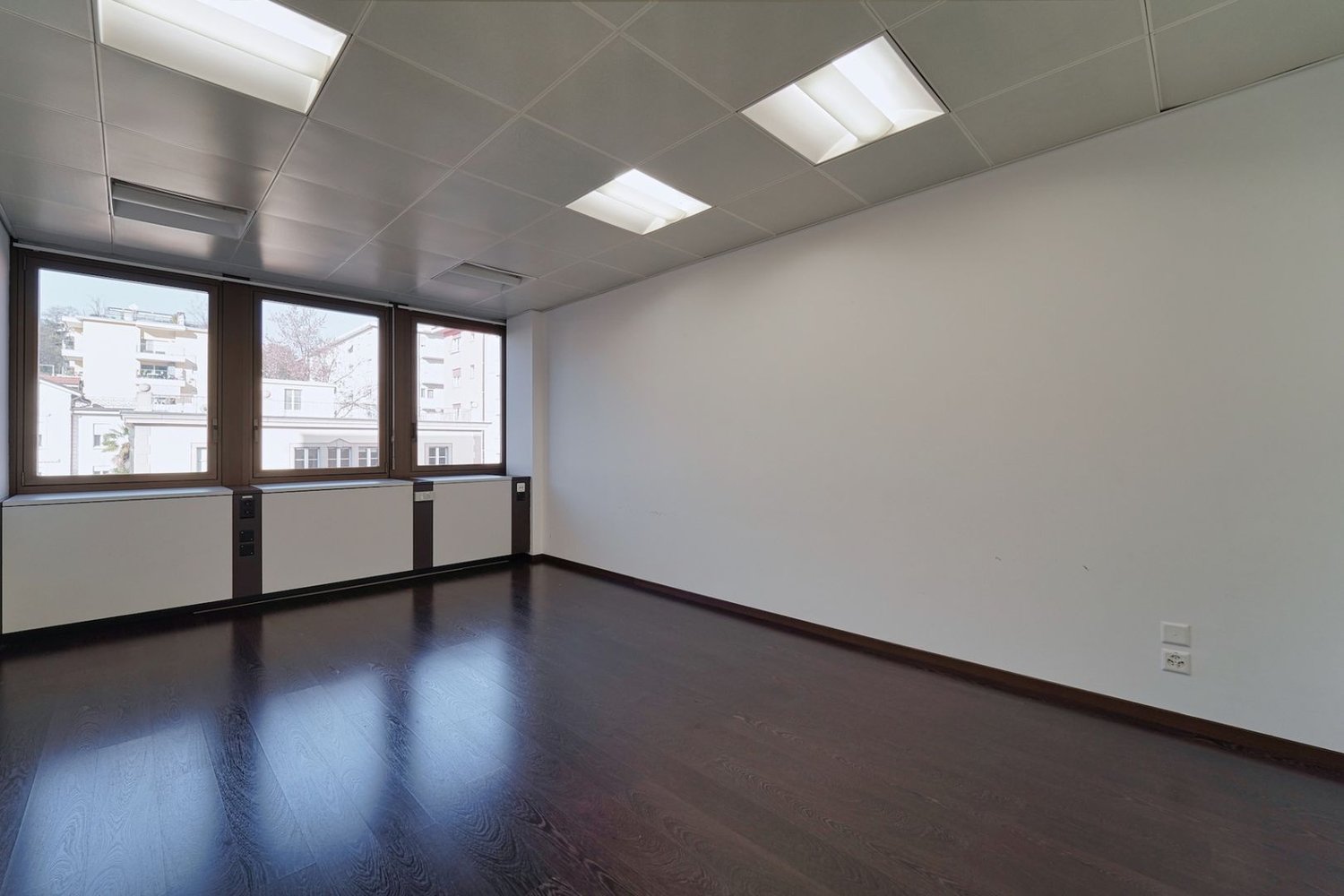 Office, photo 4 of 5