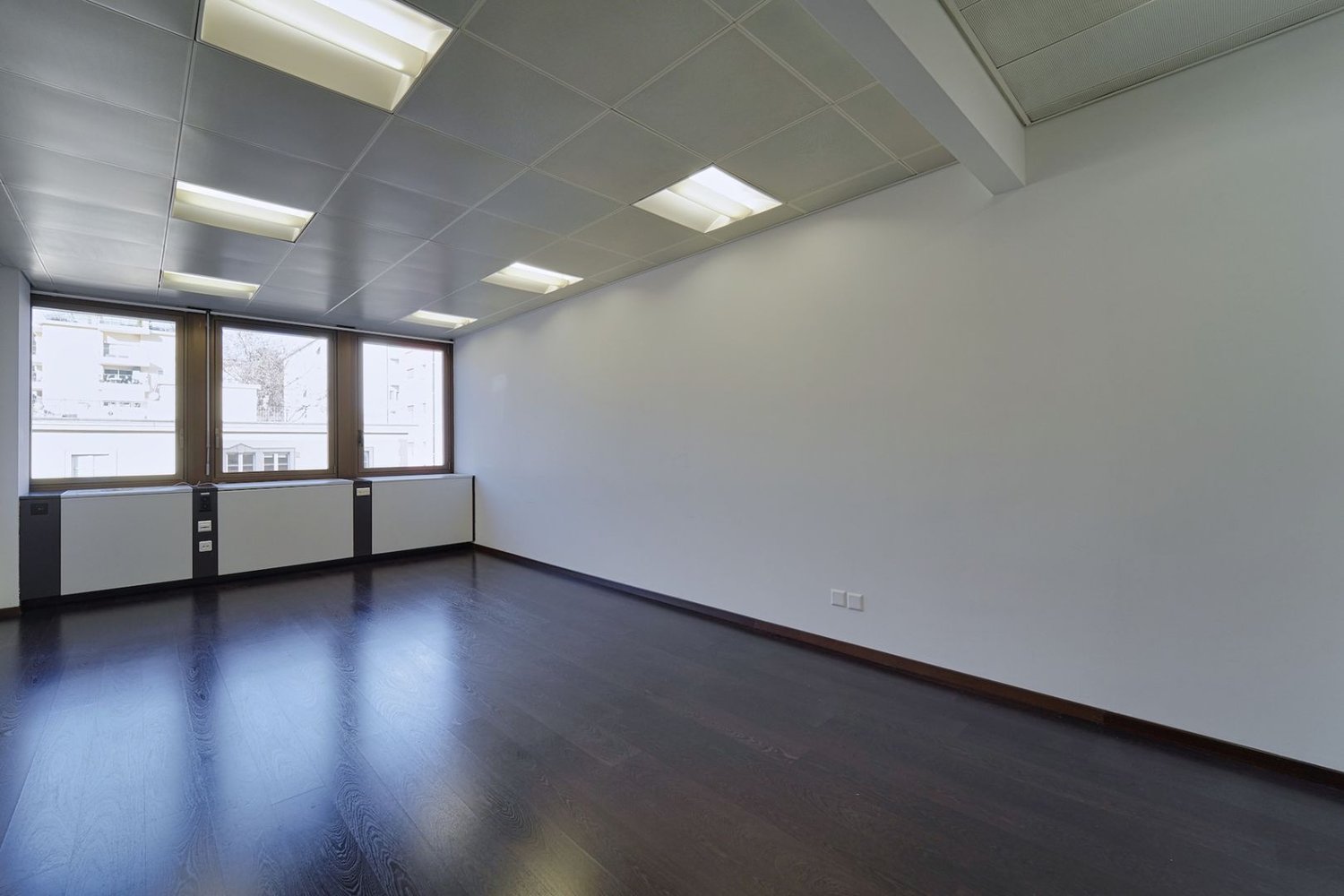 Office, photo 3 of 5