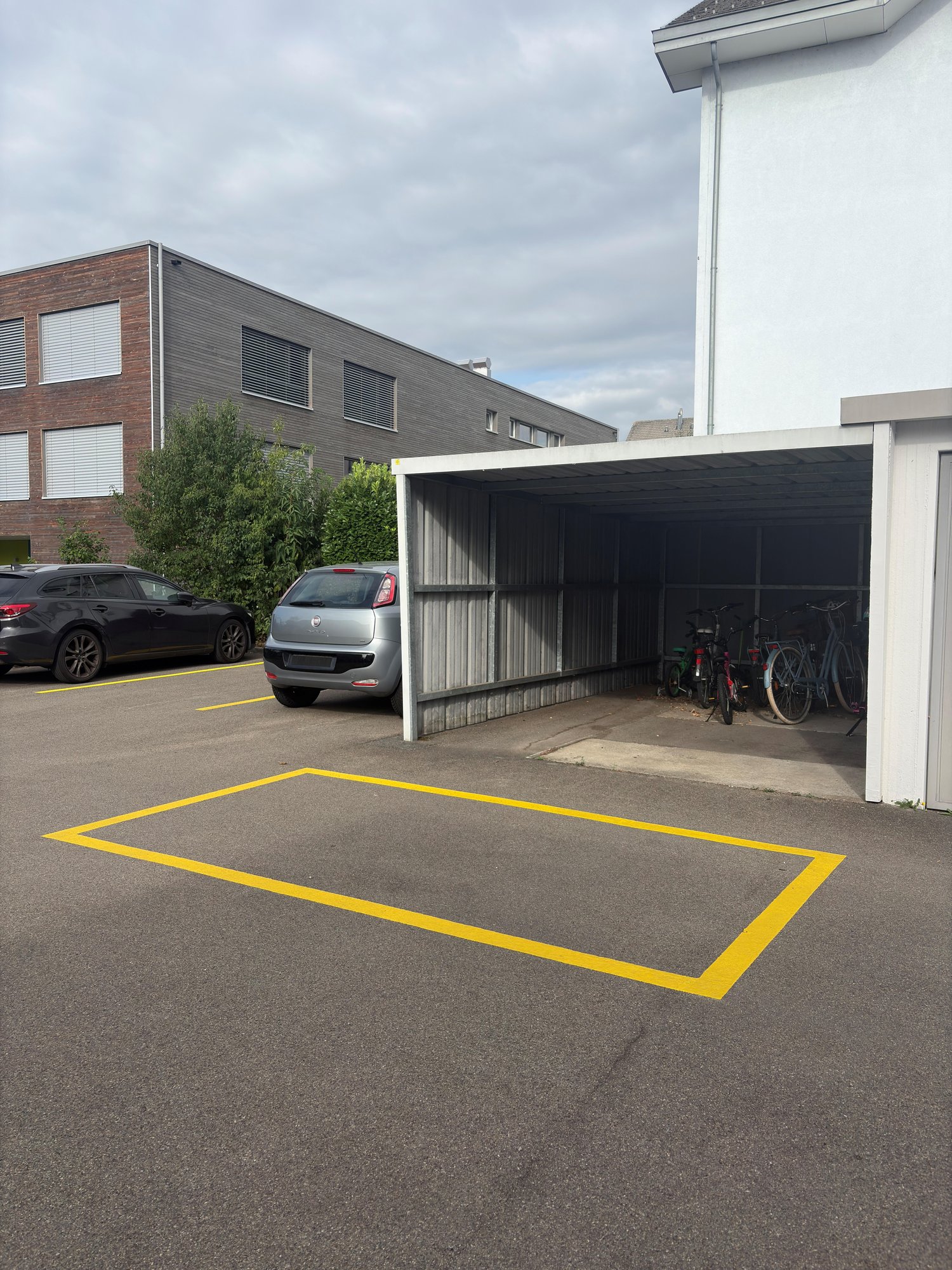 Single garage, photo 3 of 3
