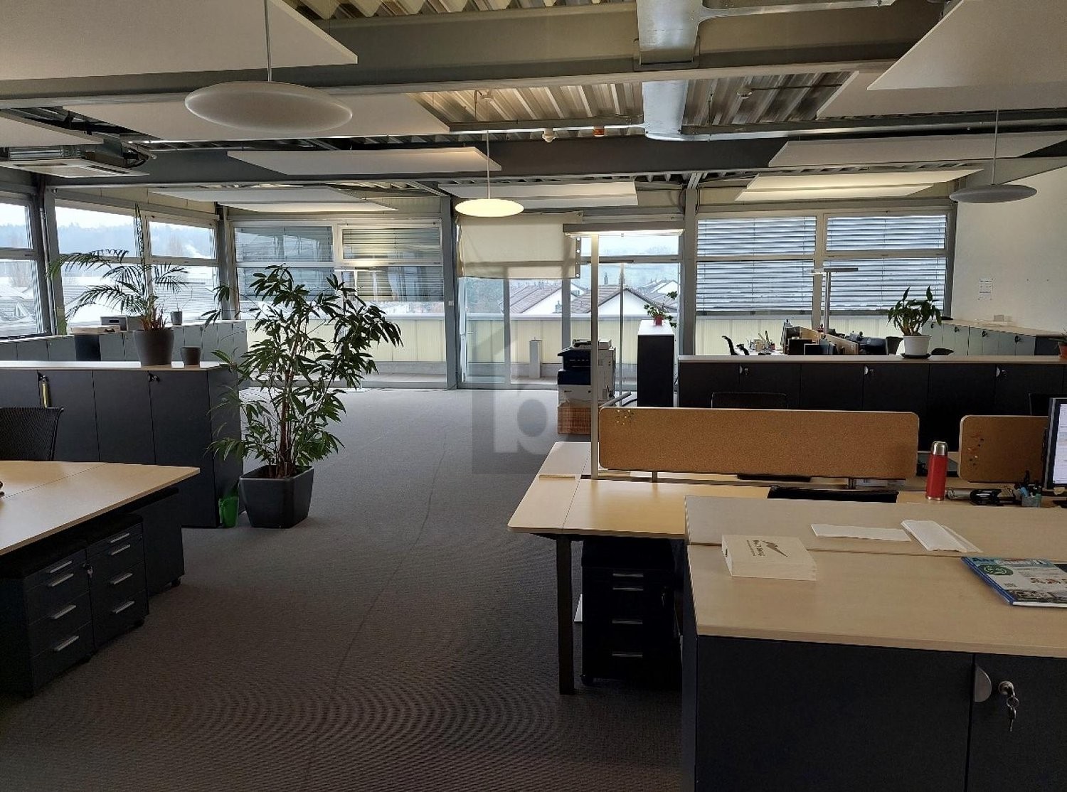 250m² office
