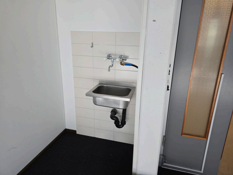 96m² office