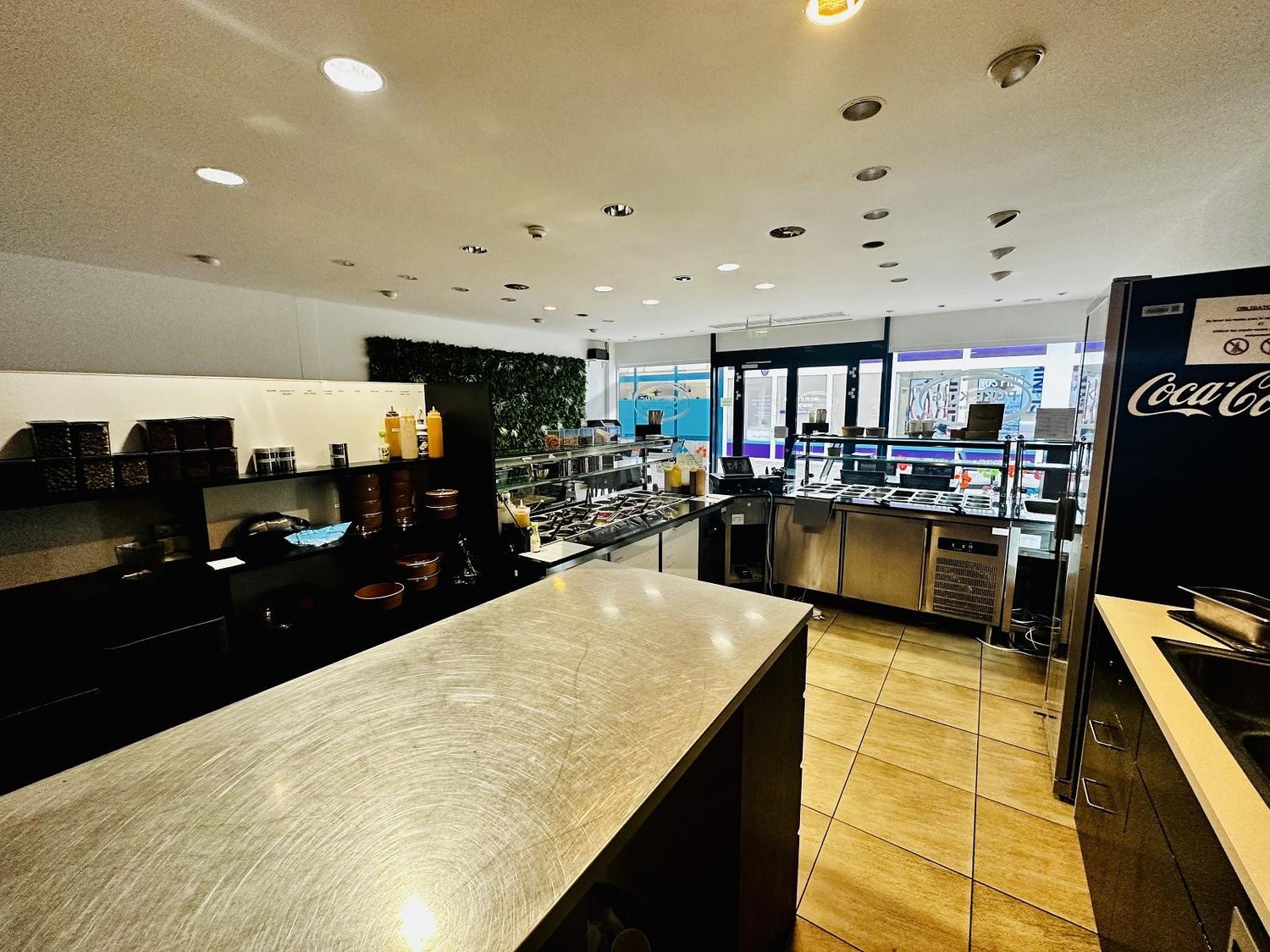 180m² restaurant, photo 1 of 4
