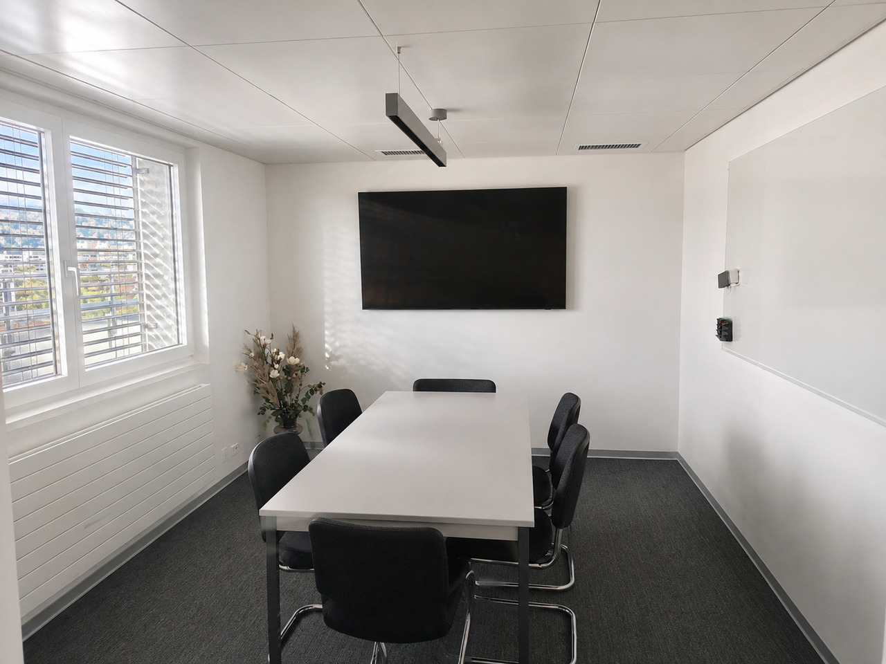 97m² office, photo 1 of 5