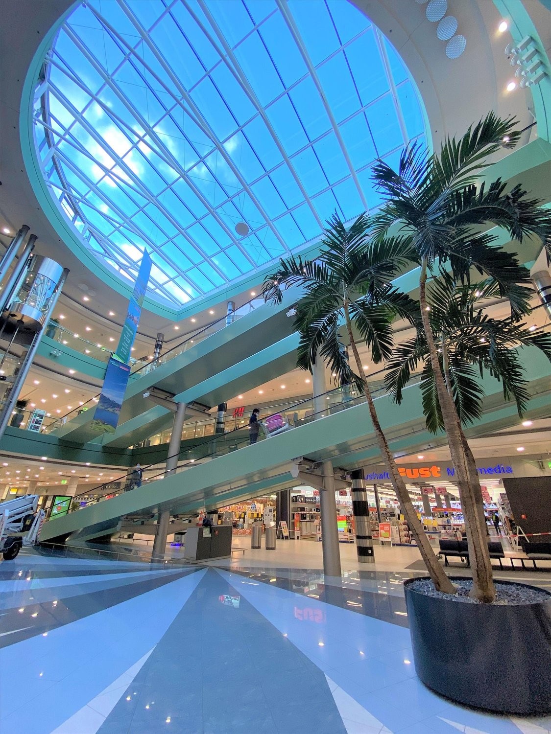 100m² shop, photo 4 of 4