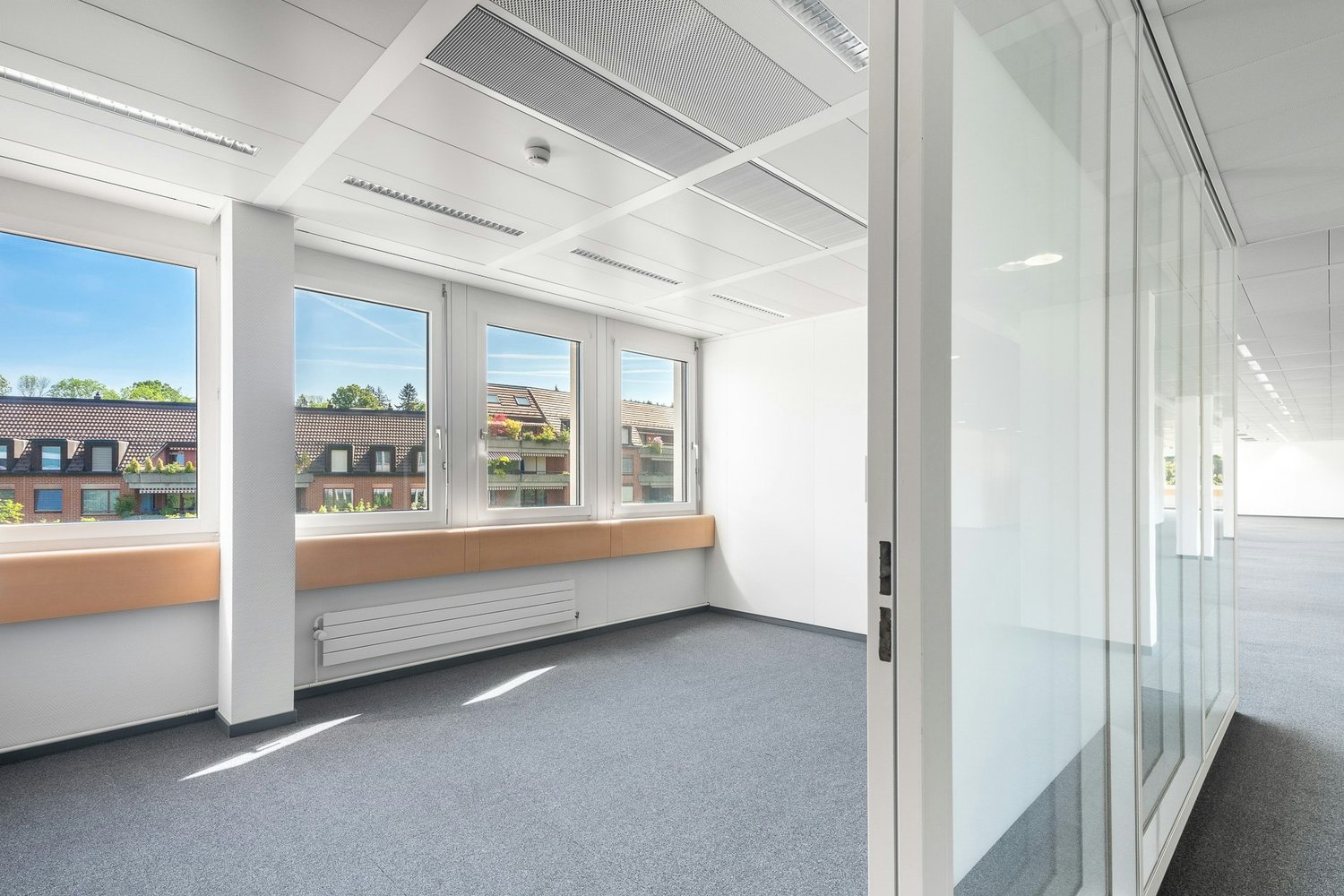 610m² office