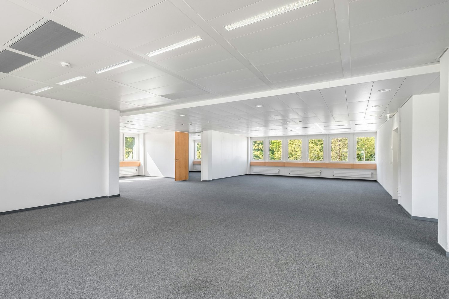 610m² office