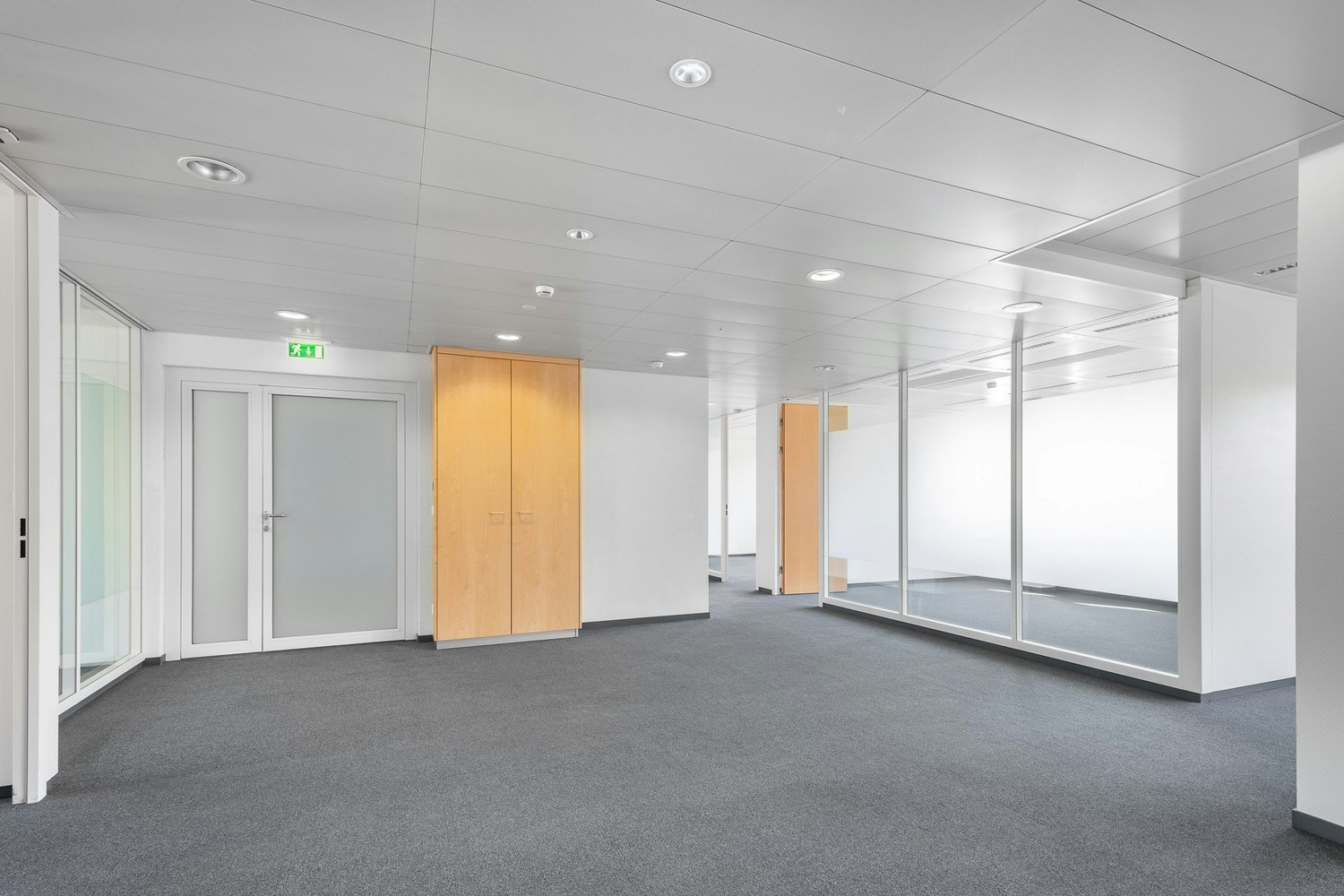 610m² office