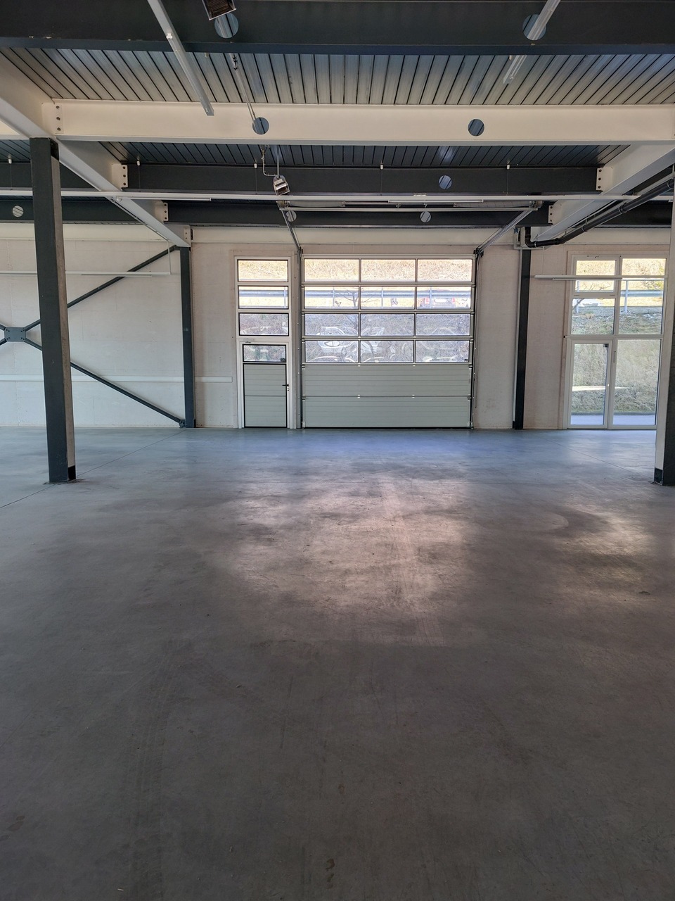 1176m² workshop