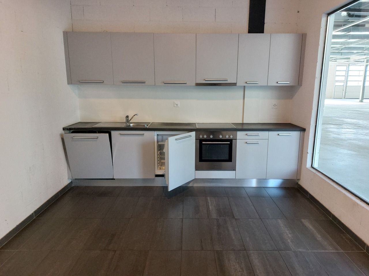 1176m² workshop
