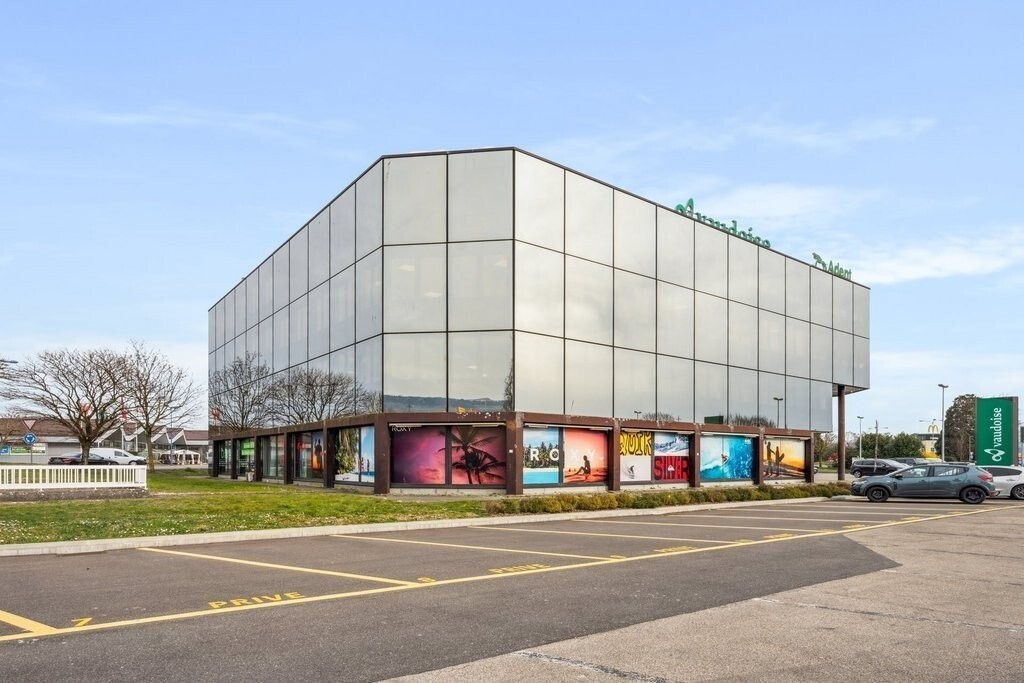 311m² office, photo 1 of 10