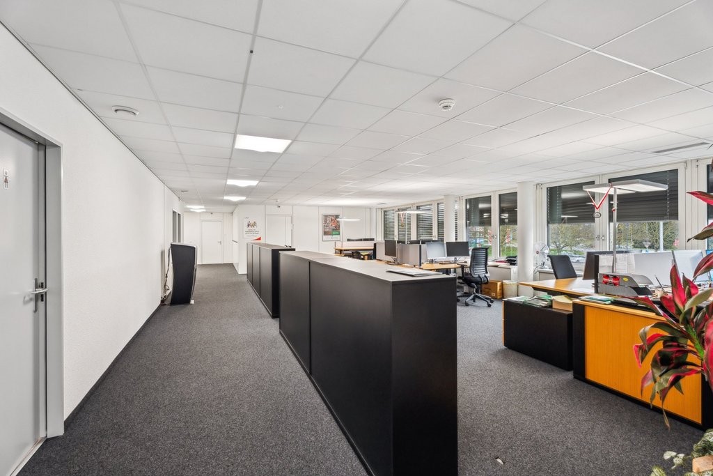 311m² office, photo 2 of 10