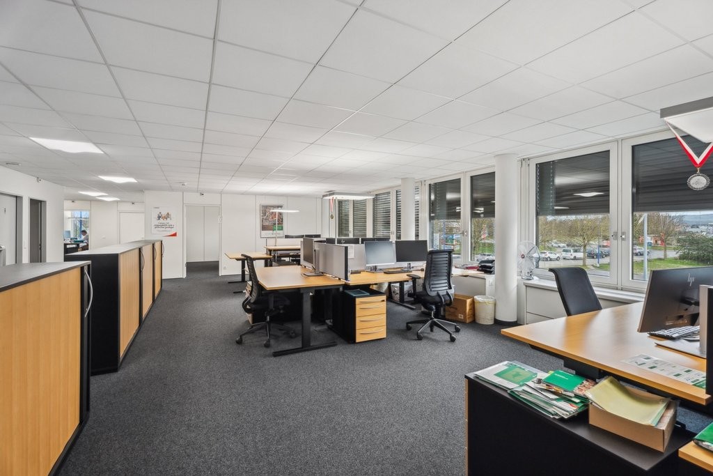 311m² office, photo 3 of 10