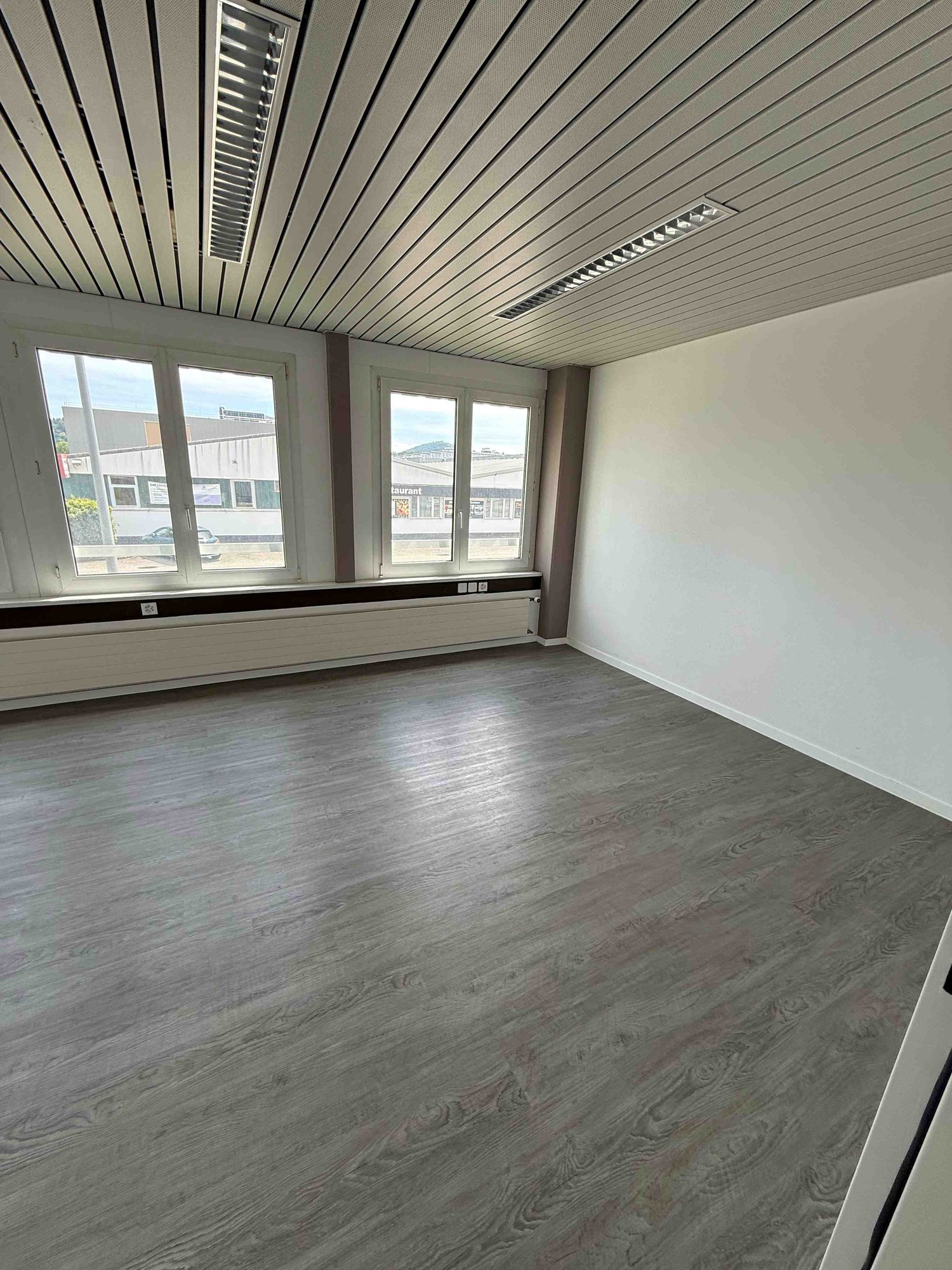 125m² bureau