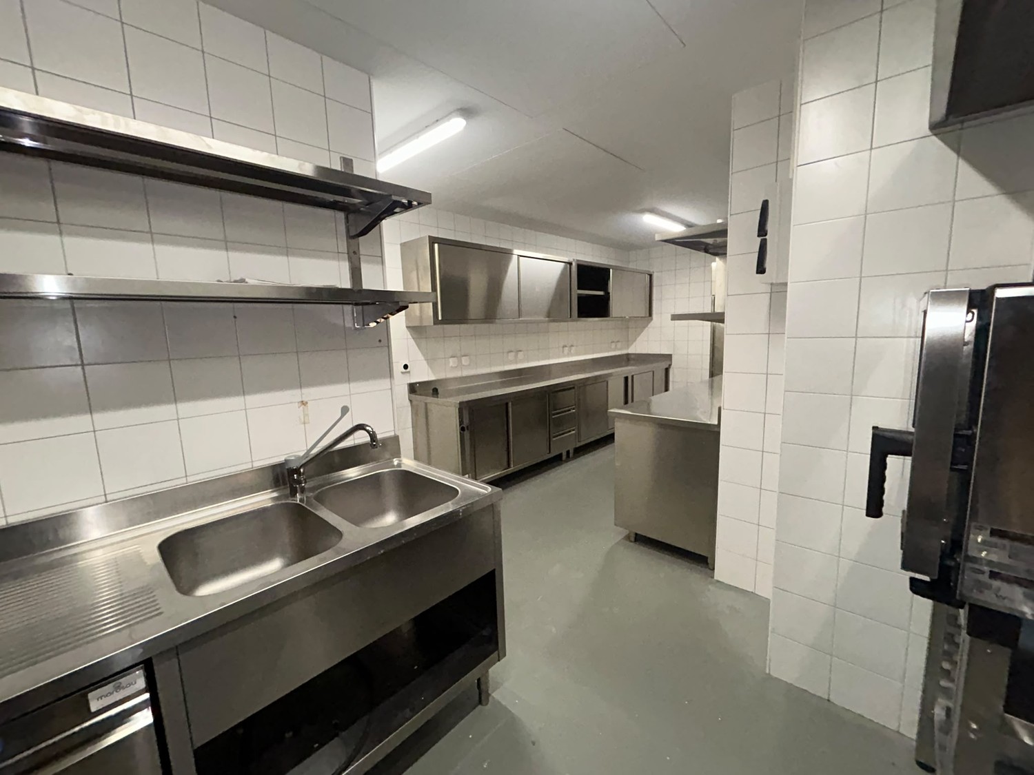 2480m² commercial